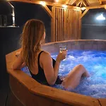 Szept Oberlandu - Boutique, Luxury In Liva Park Apartmán Liwa